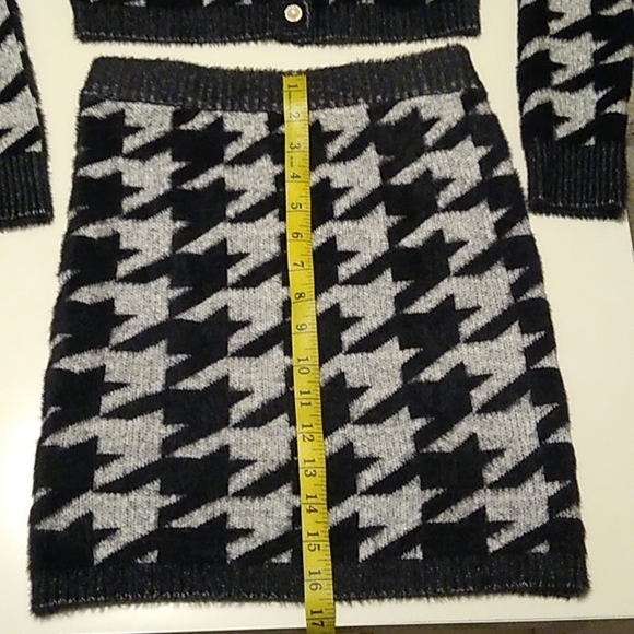 Comfy and warm skirt and cardigan set - Picture 3 of 14